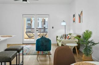 CozySuites Glendale by the stadium with pool 03 - Glendale - 3