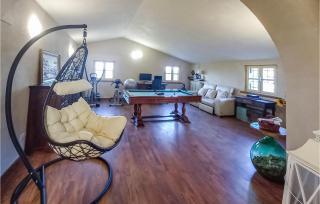Stunning Home In Capannori With Jacuzzi - 7