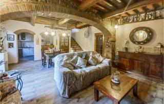 Stunning Home In Capannori With Jacuzzi - 5