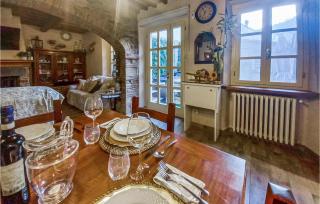 Stunning Home In Capannori With Jacuzzi - Capannori - 2