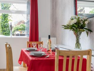 Self Catering Belfast Apartment - 6