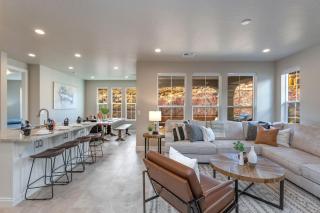 Playtime at Esc 2367 Gorgeous new home with Bunk Room, BBQ, Foosball, Resort Pickleball Courts! - Washington - 0
