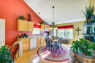 Lake-View Kentucky Getaway with Resort Amenities! - Taylorsville - 4