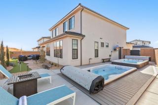 1308 Luxury Private Swim Spas, Putting Green, Ping Pong Table, and Game Room - Washington - 0
