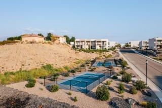 Red Desert Loft Resort 37 Pickleball Courts, Foosball, Resort Pool with Waterslide & Jacuzzi! - St. George - 9