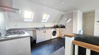 Stunning Two-Bedroom Apartment at A3REE, Free Parking, near Cribbs Causeway Mall - Bristol - 1