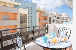 Casa Oliveira - Sunny 2-Bed Retreat Steps from the Beach - Armação de Pêra - 8