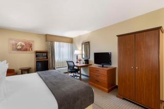 Best Western Plus The Charles Hotel - 1