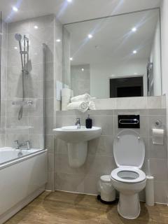 Brand New Posh 1 Bed Lakeside Flat No parties No Events - West Thurrock - 7