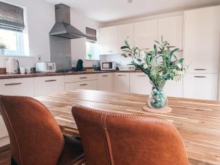 Ty Heol Senni, by Solace Stays - Newport - 7