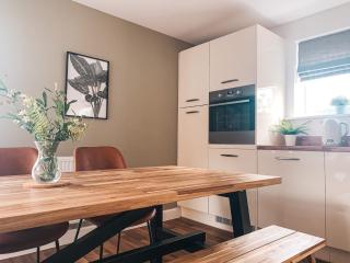 Ty Heol Senni, by Solace Stays - Newport - 9