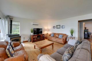 Cozy Beachouse View and Deck, Steps from Skagit Bay - La Conner - 7