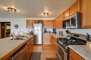 Cozy Beachouse View and Deck, Steps from Skagit Bay - La Conner - 2