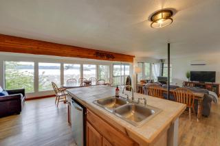 Cozy Beachouse View and Deck, Steps from Skagit Bay - La Conner - 1