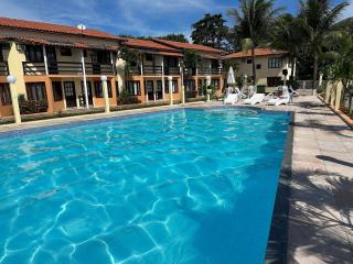 Casas com 2 suítes (ambas com ar split) e internet privativa 300MBPS, no Residencial Village do Bosque, condomínio com quiosques com churrasqueiras , piscina, sauna portaria 24hrs, a aproximadamente 200m da praia de Taperapuã Axé Moi - Porto Seguro - 0