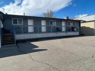 West Castle Motel - Pincher Creek - 2