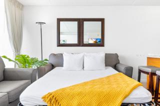 1BR with Stunning Ocean Views, Near Beach & Parking - Honolulu - 1