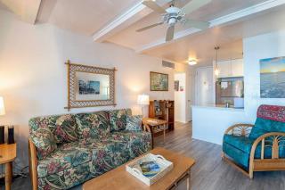 Oceanfront Condo Stunning Views and Pool - Hale Kona Kai 407 by Casago Kona - Kailua-Kona - 4