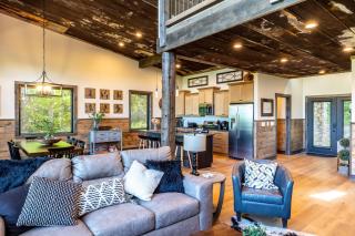 Luxury Smoky Chalet, Indoor Pool, Hot Tub, Theater, Sleep 12 in 4 King Suites with Indoor Fireplace, Outdoor Fire Pit, Game Loft and Scenic Views, 20 Min to Dollywood, The Island & Parkway, Dog-Friendly with 24Hr Hospitality - 1