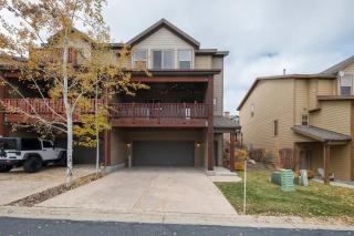 Luxury Mountain Home with Hot Tub l Oslo by Stay - 9