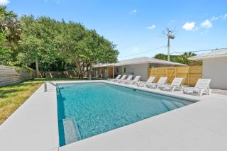 Paradise Palms- Tropic Suite- Pool - Steps to Ocean - 10 min to Downtown - St. Augustine - 9