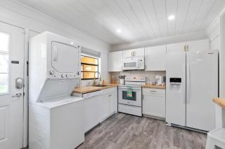 Paradise Palms- Tropic Suite- Pool - Steps to Ocean - 10 min to Downtown - St. Augustine - 2