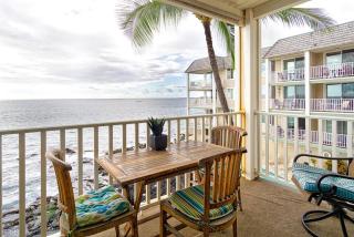Oceanfront Condo to Enjoy Sea Breeze and Sunset on Lanai which hangs over the ocean!! - Hale Kona Kai 305 - Kailua-Kona - 0
