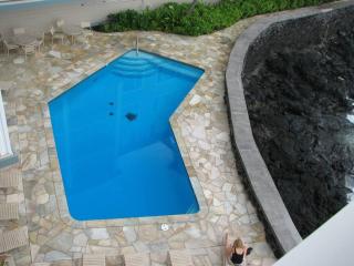 Oceanfront Condo to Enjoy Sea Breeze and Sunset on Lanai which hangs over the ocean!! - Hale Kona Kai 305 - Kailua-Kona - 9