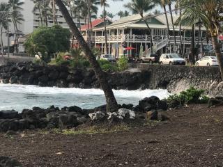 Oceanfront Condo to Enjoy Sea Breeze and Sunset on Lanai which hangs over the ocean!! - Hale Kona Kai 305 - Kailua-Kona - 6