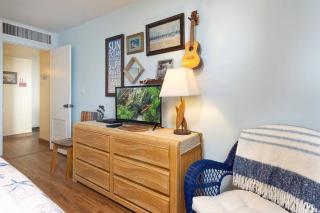 Oceanfront Condo to Enjoy Sea Breeze and Sunset on Lanai which hangs over the ocean!! - Hale Kona Kai 305 - Kailua-Kona - 4