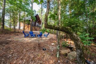 Stunning Luxury Cabin w Hot Tub and Fire Pit Holy Shiplap is Perfect Romantic Couples Getaway - Broken Bow - 3
