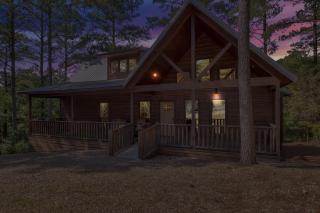 Gorgeous Idyllic Cabin w Hot Tub and Fire Pit Quittin Time is Secluded Romantic Oasis w Luxury Bathroom Double Shower and Bathtub Foosball Table - Broken Bow - 4