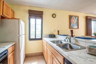 Great Value! Beach & Ocean View Condo! - Kona Reef B-21 at Park & Next to Road - Kailua-Kona - 4
