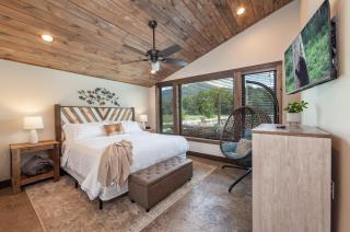 Bowling Waterfront Luxury MtnViews Pool Sleeps12 - Sevierville - 4