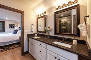 Bowling Waterfront Luxury MtnViews Pool Sleeps12 - Sevierville - 1