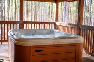 Large Luxury 2BR Cabin w Hot Tub Double Trouble was designed for fun comfort and memories minutes from buzzling Hochatown and beautiful Beaver Bend State Park - 8