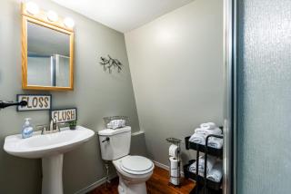 Family cabin Alpine Lake w indoor pool & fire pit - 4