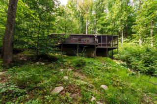 Secluded Oasis w Hot Tub, Screened-in Porch, WiFi! - Berkeley Springs - 4