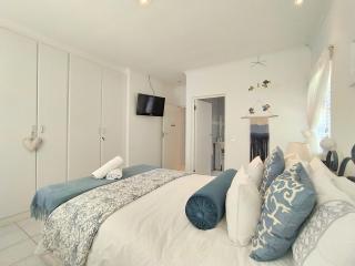 Villa Mintos - 4 bed 3 bath, Pool, 750m to Robberg 5 Beach - Plettenberg Bay - 7
