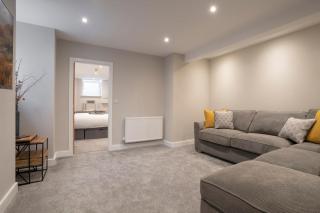 The Hideaway with Cosy Fireplace by LetMeStay - 3