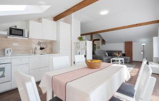 Ala da-apartman sa bazenom - Zadvarje - 1
