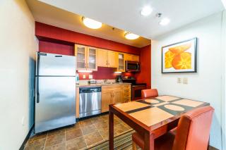 Metro PHX STUDIO QUEEN UPSTAIRS sleeps 4 modern design best amenities - Phoenix - 9