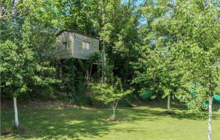 4 Bedroom Cozy Home In Monthuchon - 2