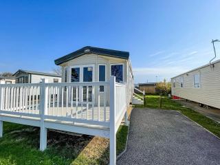 Stylish 6 Berth Caravan At California Cliffs With Decking In Scratby Ref 50056K - 8