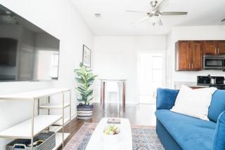CozySuites Music Row Elegant 1BR w free parking #06 - Nashville - 1