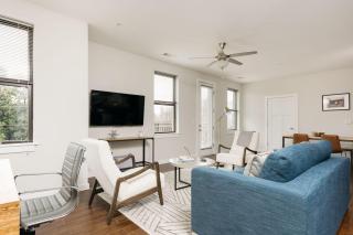 CozySuites Music Row Spacious 2BR with free parking 40 - 8