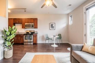 CozySuites MusicRow Astonishing Studio with free parking 22 - Nashville - 8