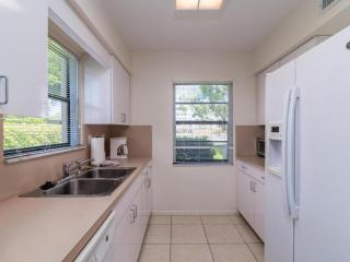Seaview #110 - Steps From Public Beach Access Point - Marco Island - 2