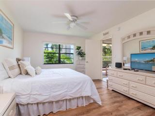 Seaview #110 - Steps From Public Beach Access Point - Marco Island - 1
