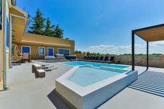 Villa RE with pool and spa - Slivnica - 4